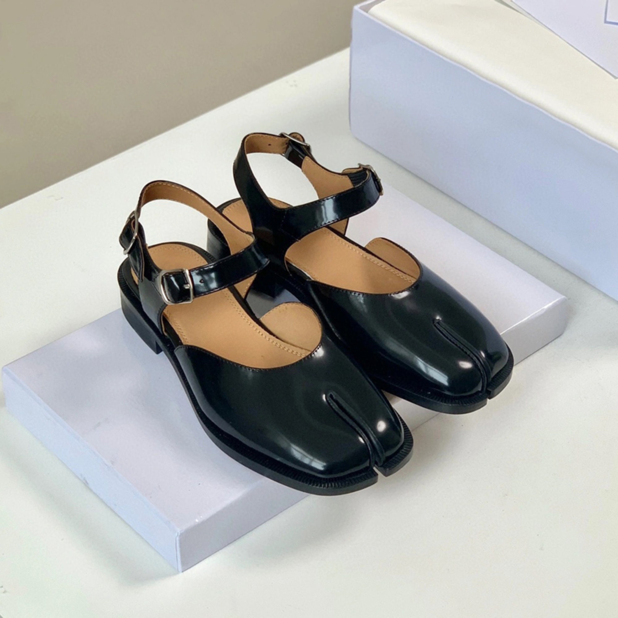 Black Leather Tabi Split Toe Sandals - Women's Summer Fashion